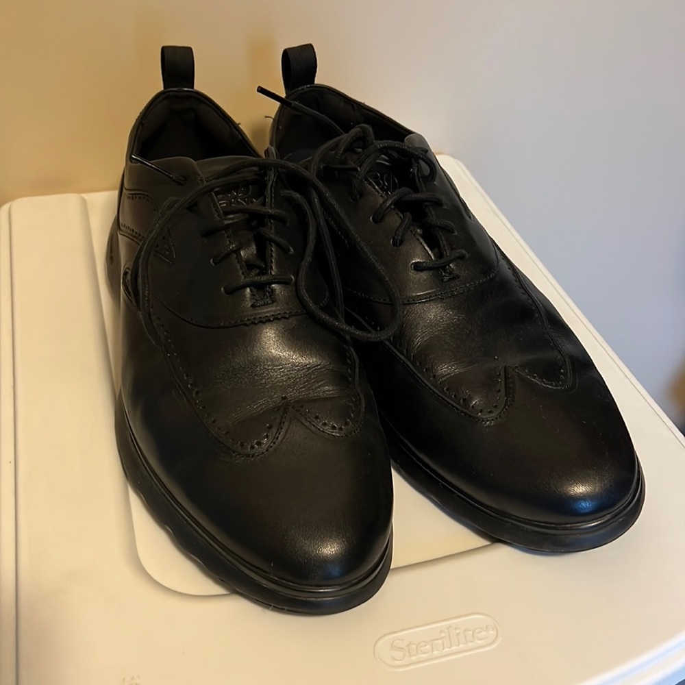 Cole Haan mens Grand Os black leather casual shoes! Mens size 11.
